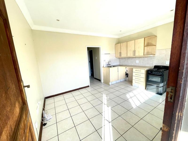 To Let 1 Bedroom Property for Rent in Kannoniers Park North West